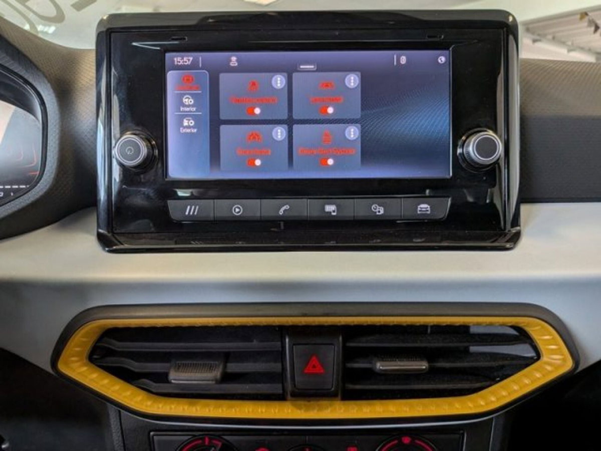 SEAT Arona 1.0 EcoTSI Black Edition (8)