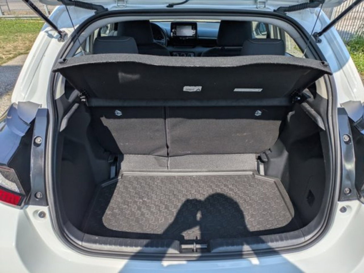 Toyota Yaris 1.0 5 porte Now GPL (4)