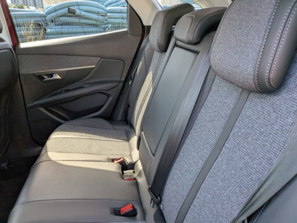 Peugeot 3008 PureTech Turbo 130 S&S EAT8 Allure (10)