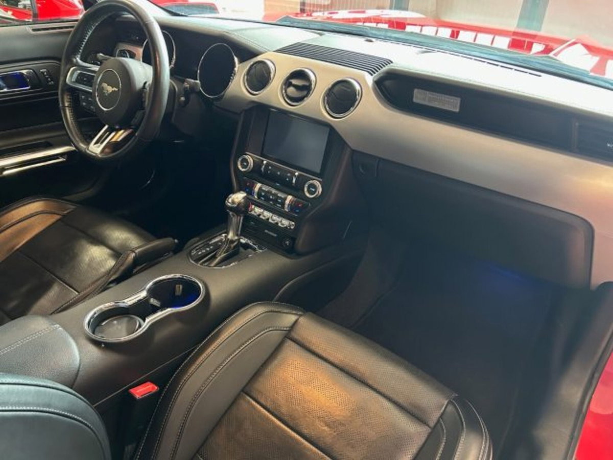 Ford Mustang Coupé Fastback 2.3 EcoBoost (12)