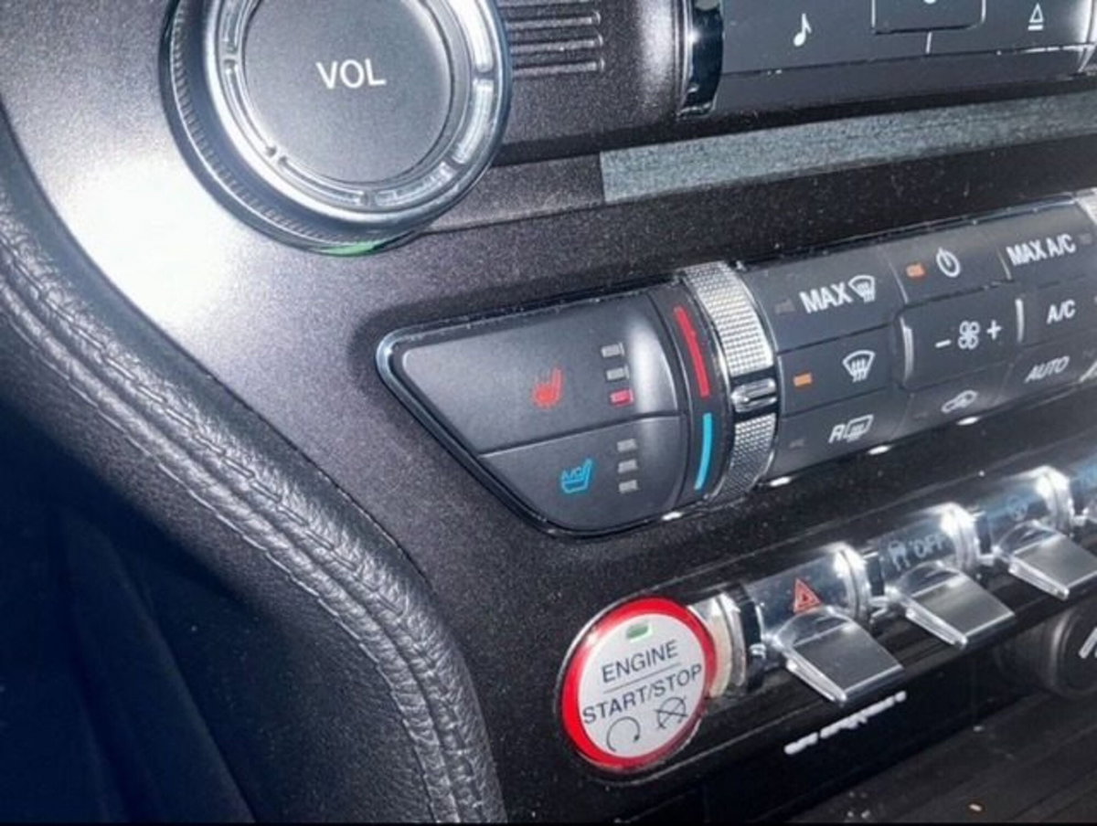 Ford Mustang Coupé Fastback 2.3 EcoBoost (16)