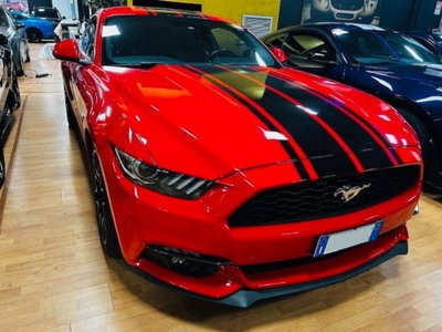 Ford Mustang Coupé Fastback 2.3 EcoBoost (2)