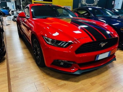 Ford Mustang Coupé Fastback 2.3 EcoBoost (3)