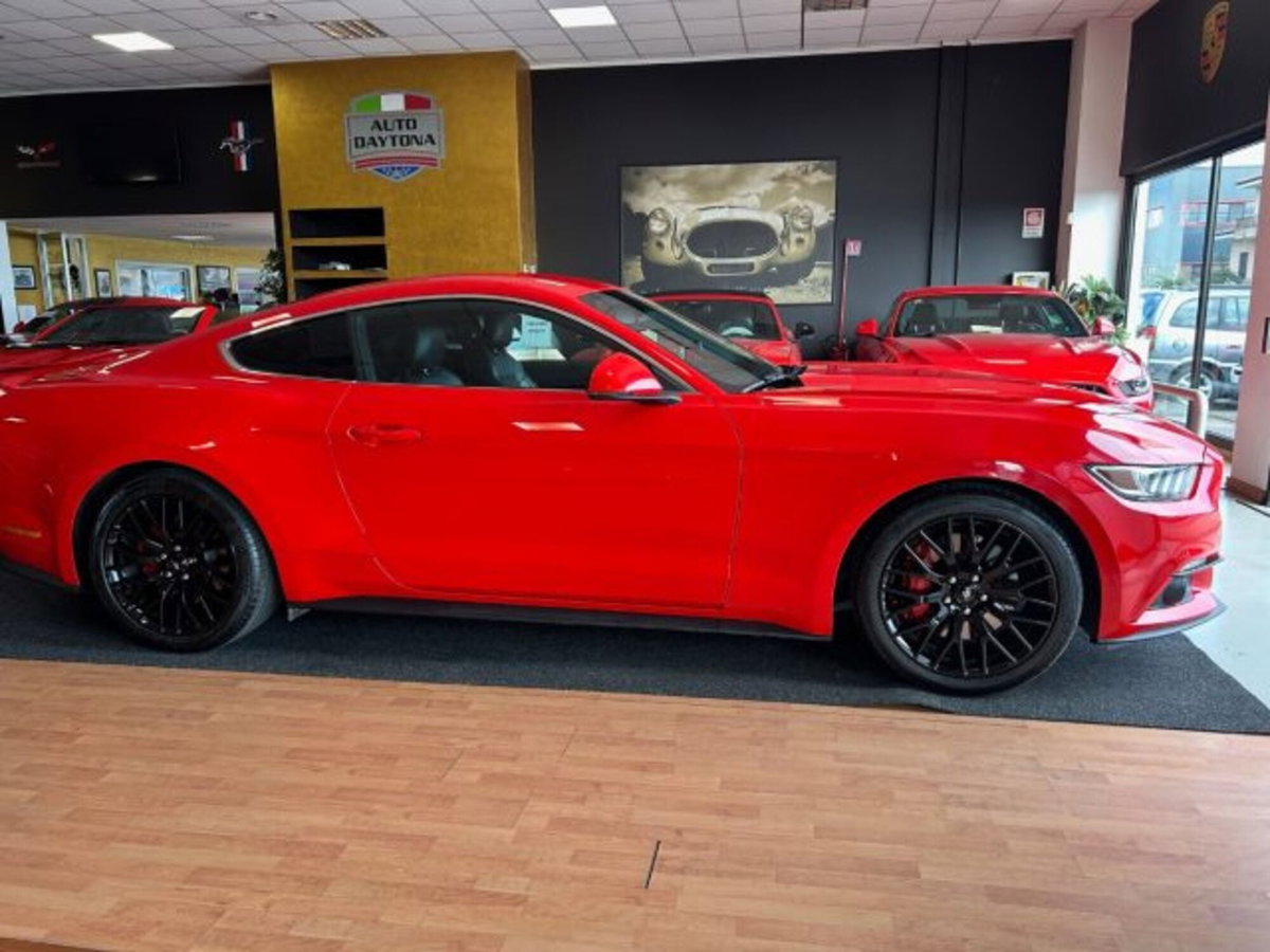 Ford Mustang Coupé Fastback 2.3 EcoBoost (5)