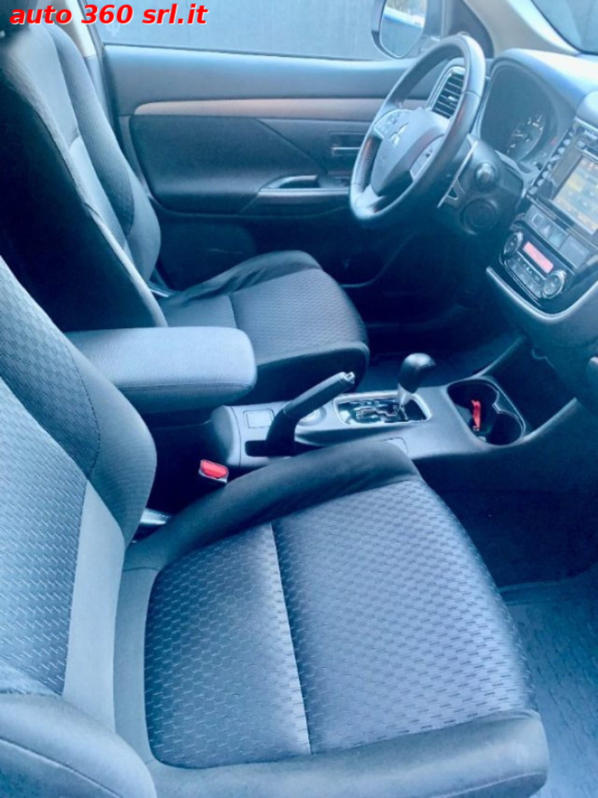 Mitsubishi Outlander 2.2 DI-D 4WD Instyle 7p. (12)