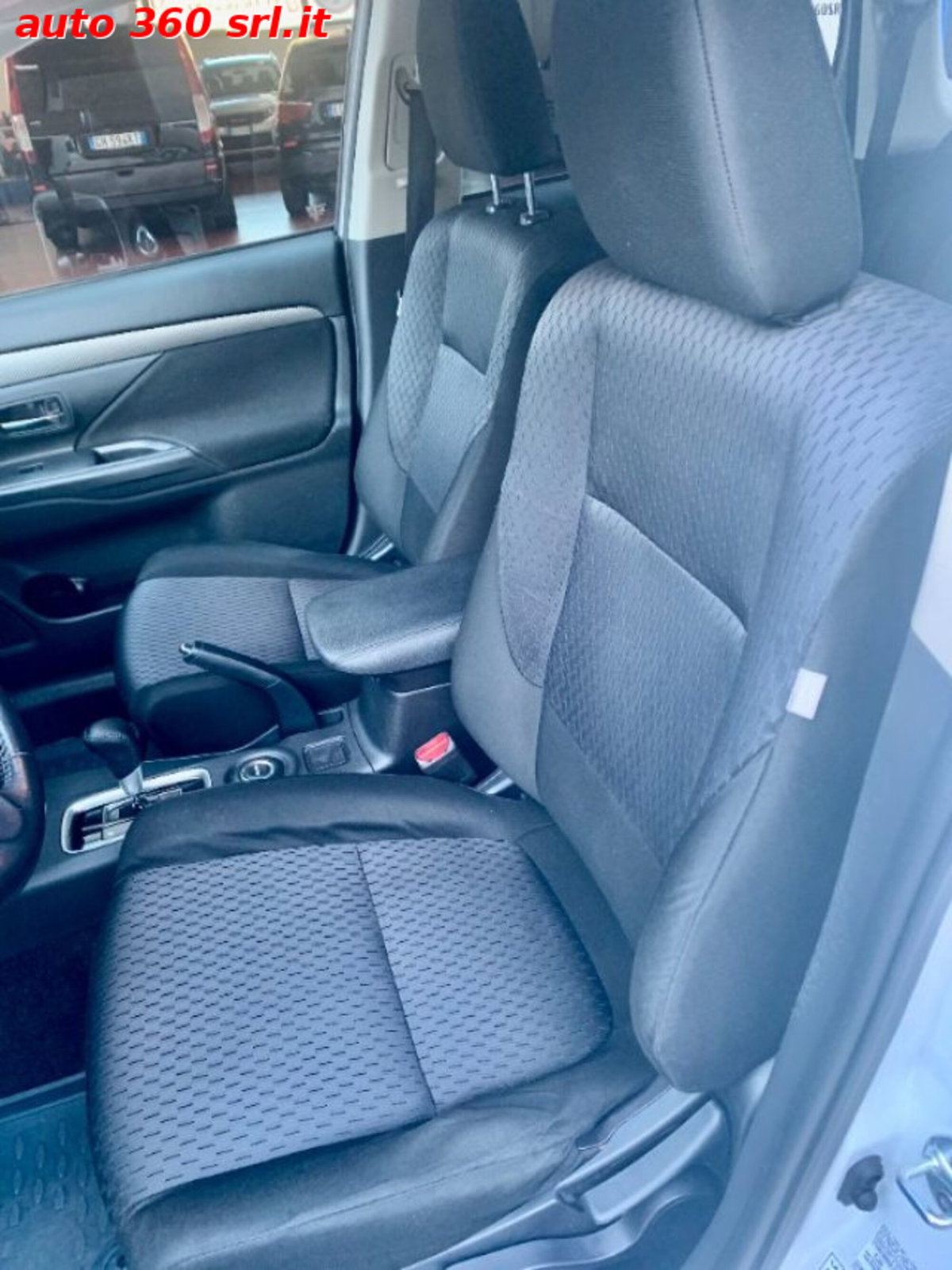 Mitsubishi Outlander 2.2 DI-D 4WD Instyle 7p. (7)