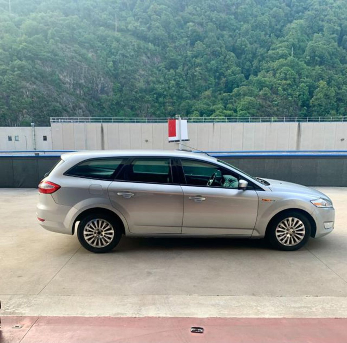 Ford Mondeo Station Wagon 1.8 TDCi 125 CV Statio Wagon Ghia (4)