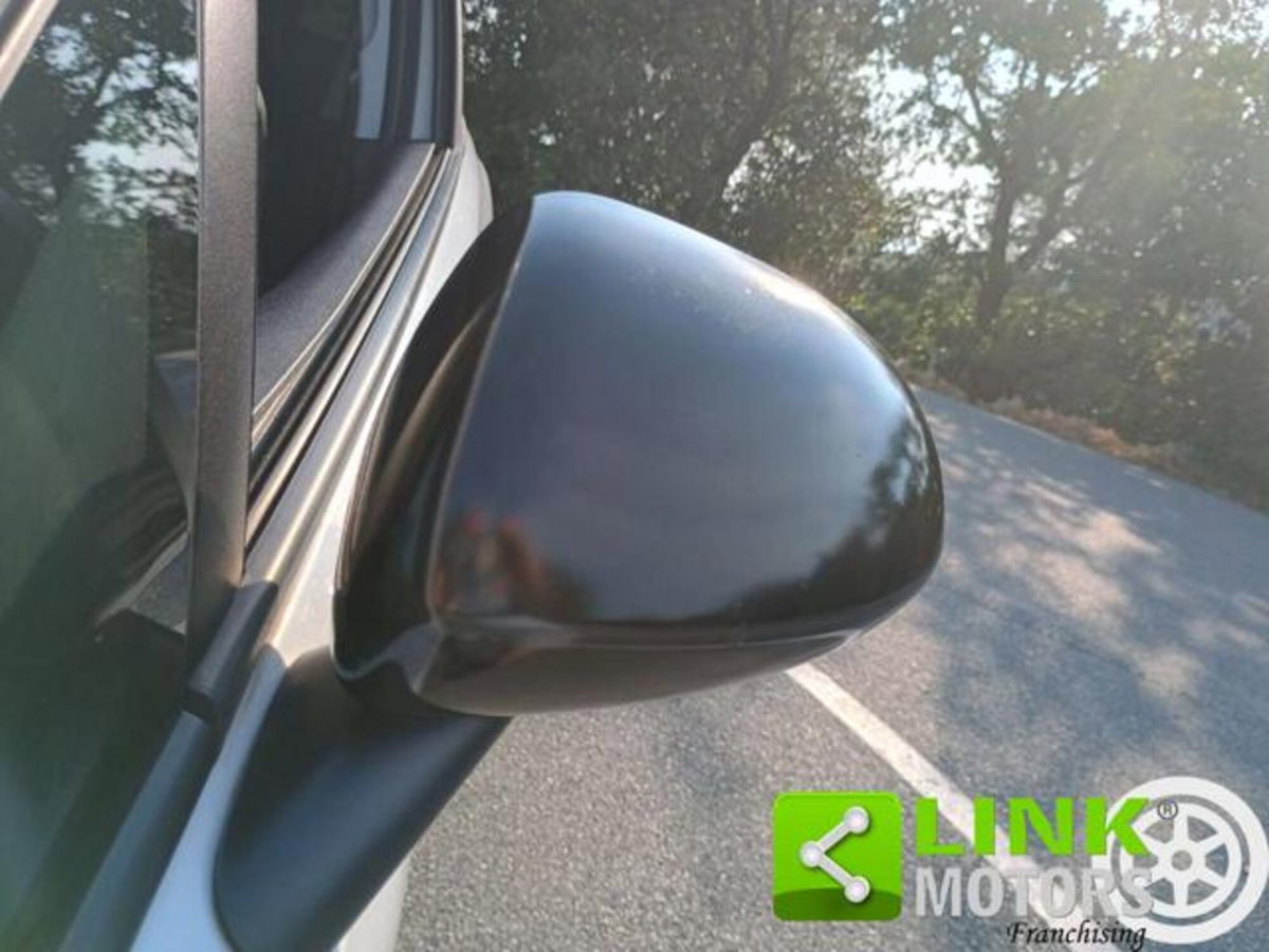Opel Corsa Coupé 1.4 90CV GPL Tech b-Color (12)