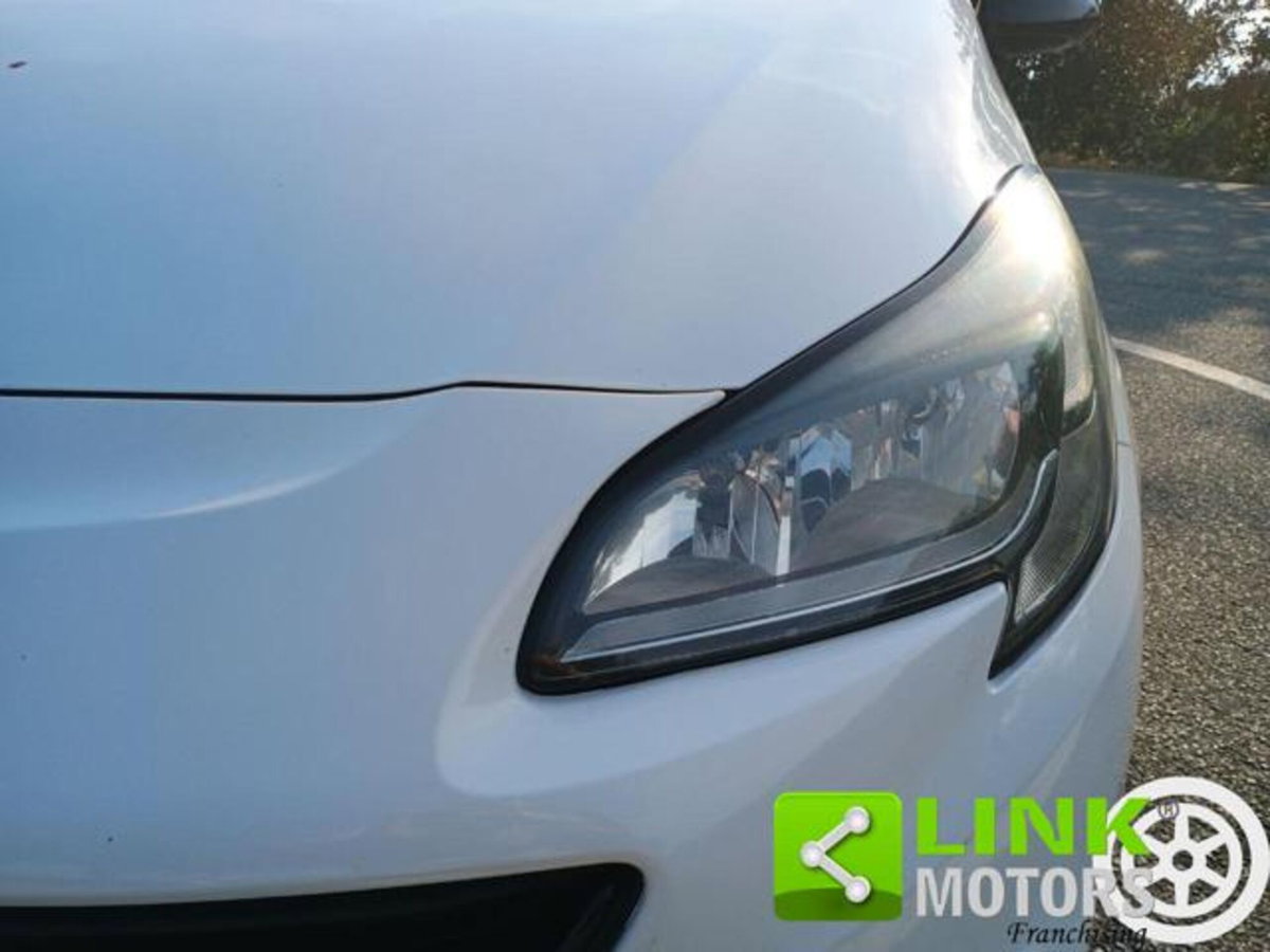 Opel Corsa Coupé 1.4 90CV GPL Tech b-Color (13)