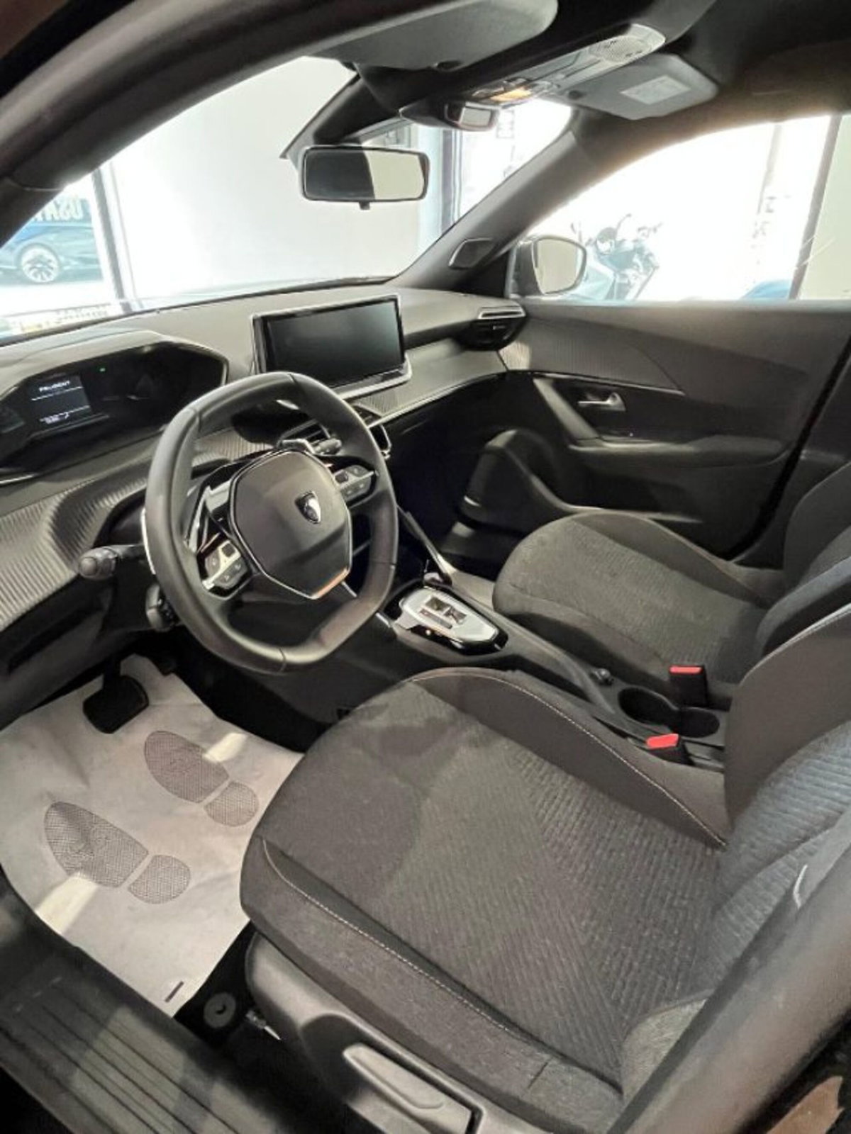 Peugeot 2008 1.2 hybrid Active 136cv e-dcs6 (10)