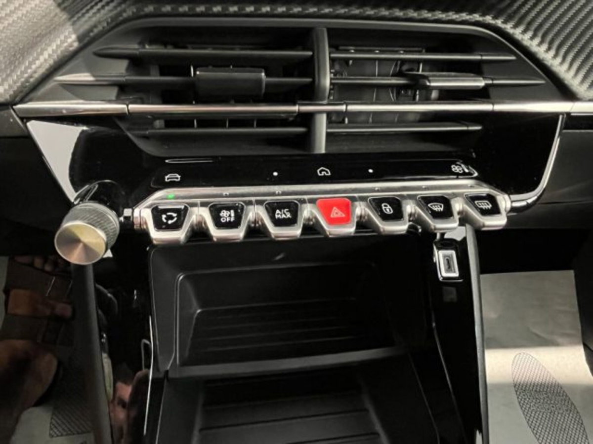 Peugeot 2008 1.2 hybrid Active 136cv e-dcs6 (18)