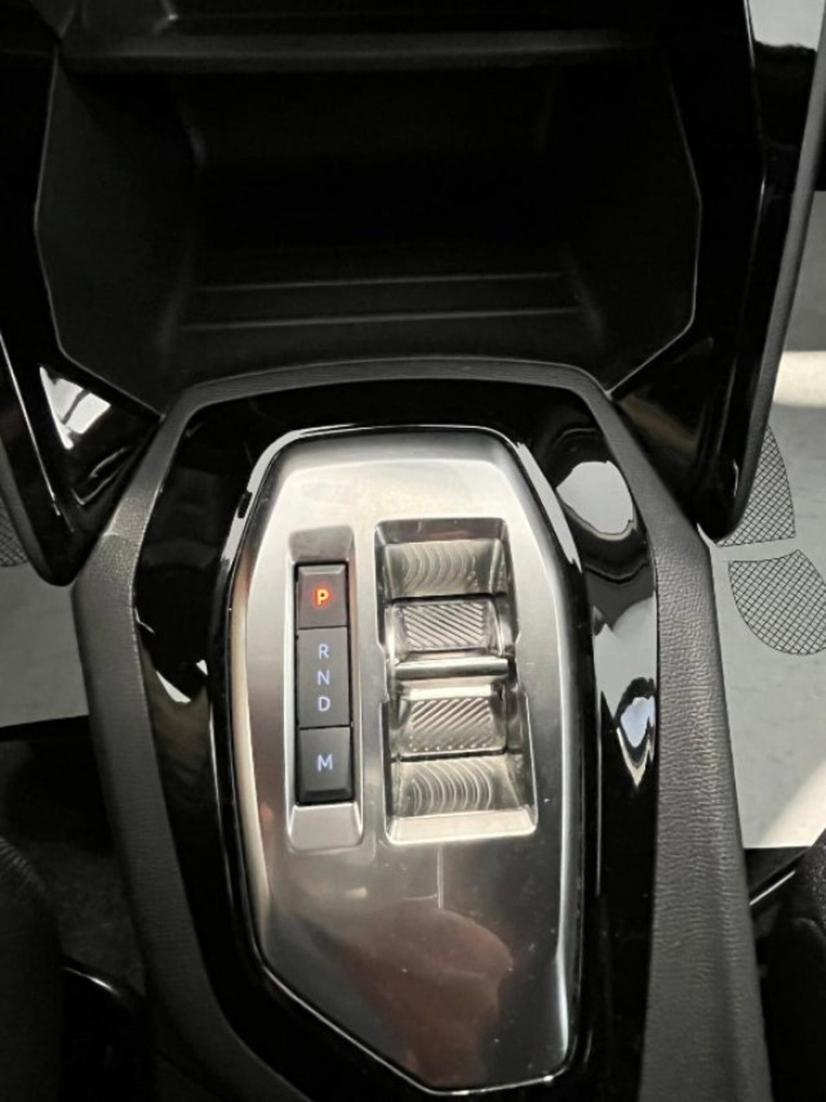 Peugeot 2008 1.2 hybrid Active 136cv e-dcs6 (19)