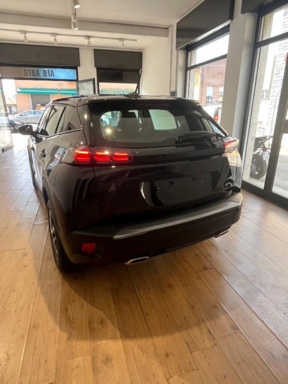 Peugeot 2008 1.2 hybrid Active 136cv e-dcs6 (3)