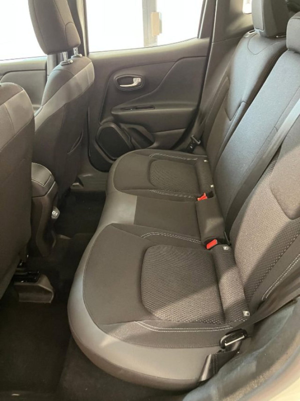 Jeep Renegade 1.3 T4 190CV PHEV 4xe AT6 Limited (10)