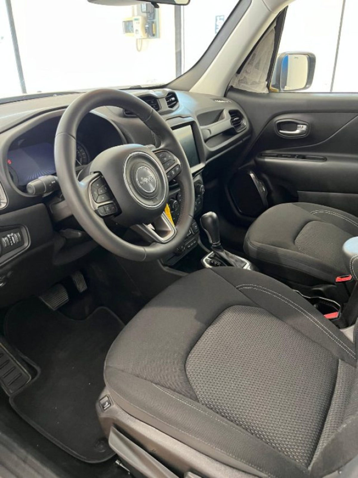 Jeep Renegade 1.3 T4 190CV PHEV 4xe AT6 Limited (11)