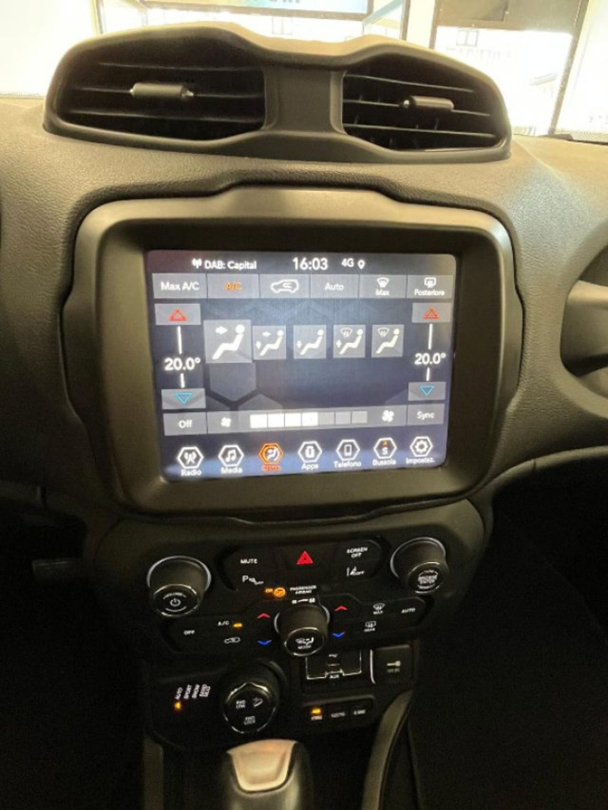 Jeep Renegade 1.3 T4 190CV PHEV 4xe AT6 Limited (17)