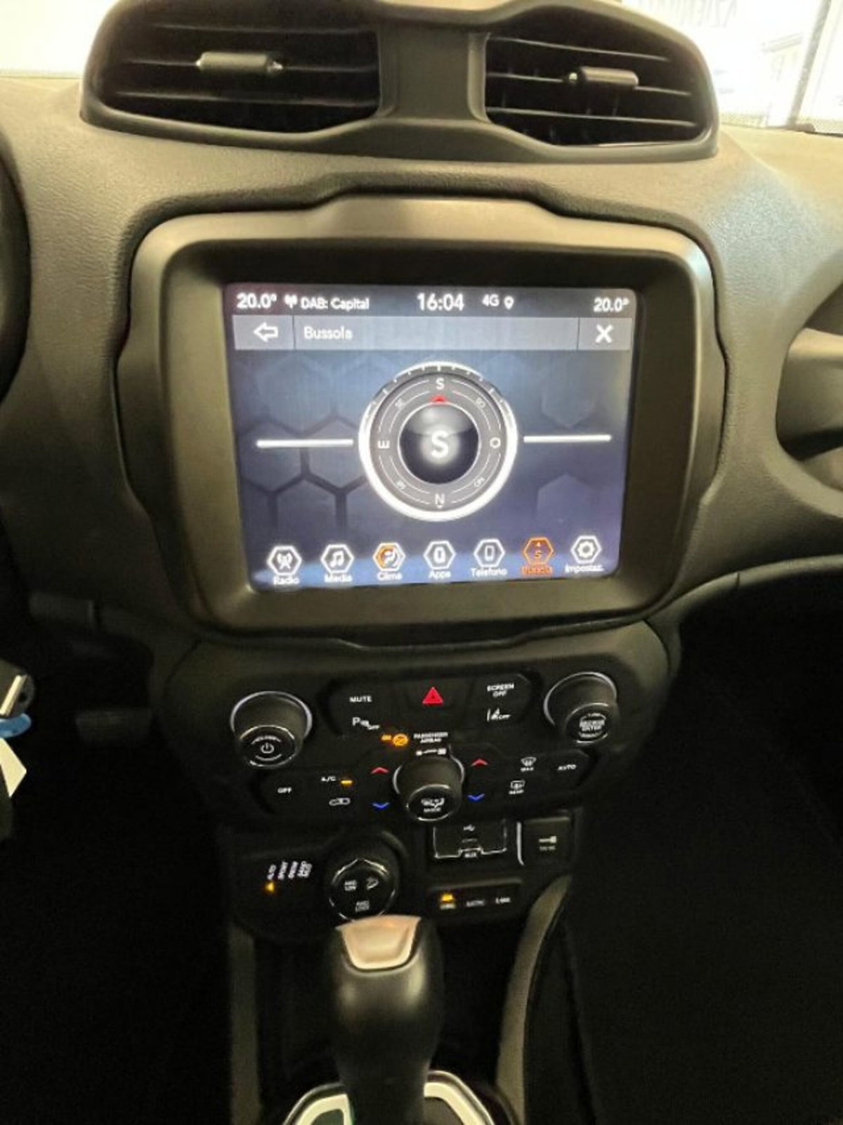Jeep Renegade 1.3 T4 190CV PHEV 4xe AT6 Limited (19)