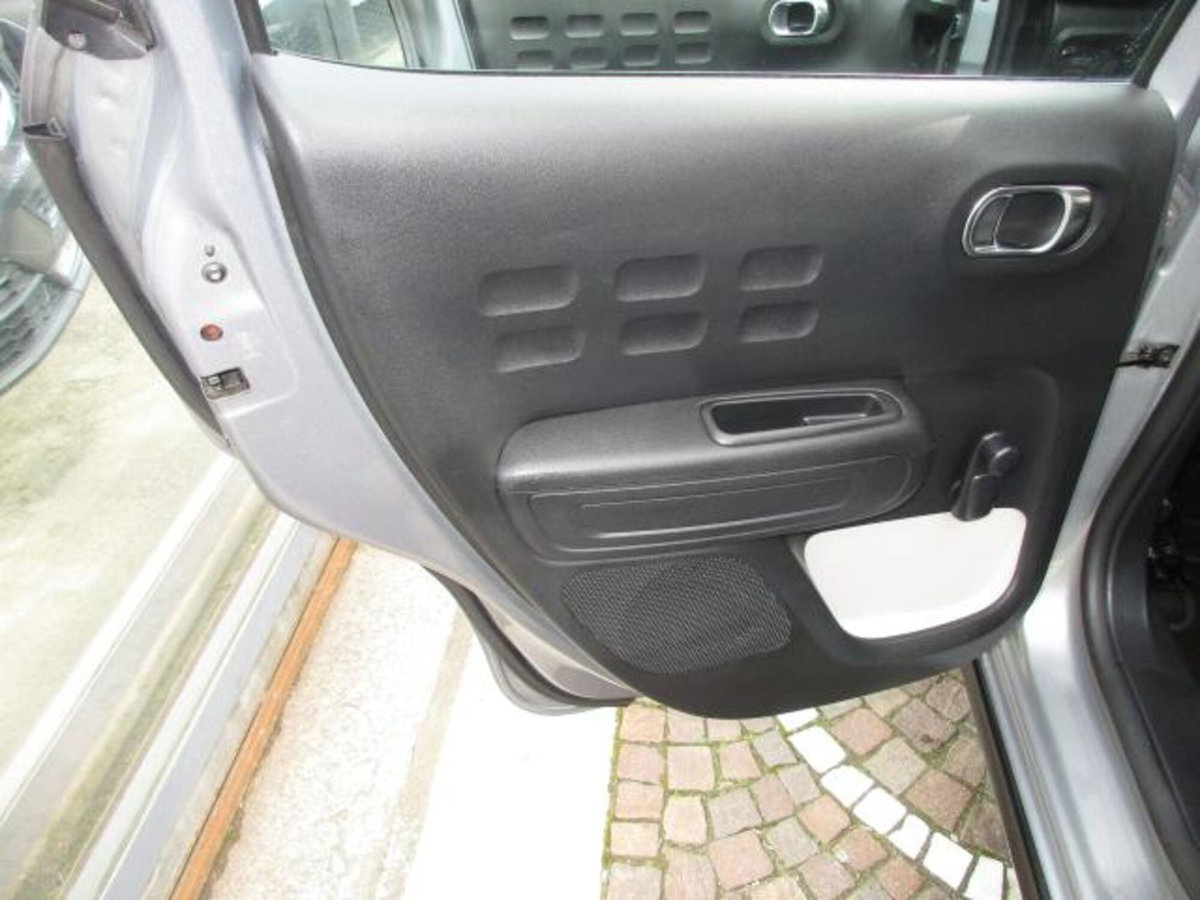 Citroen C3 BlueHDi 100 S&S Shine (10)