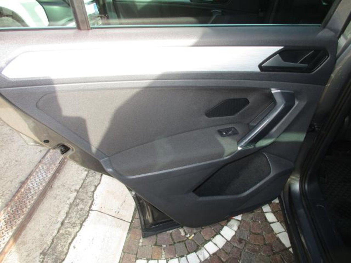 Volkswagen Tiguan 2.0 TDI 150CV 4MOTION DSG Sport & Style BMT (10)