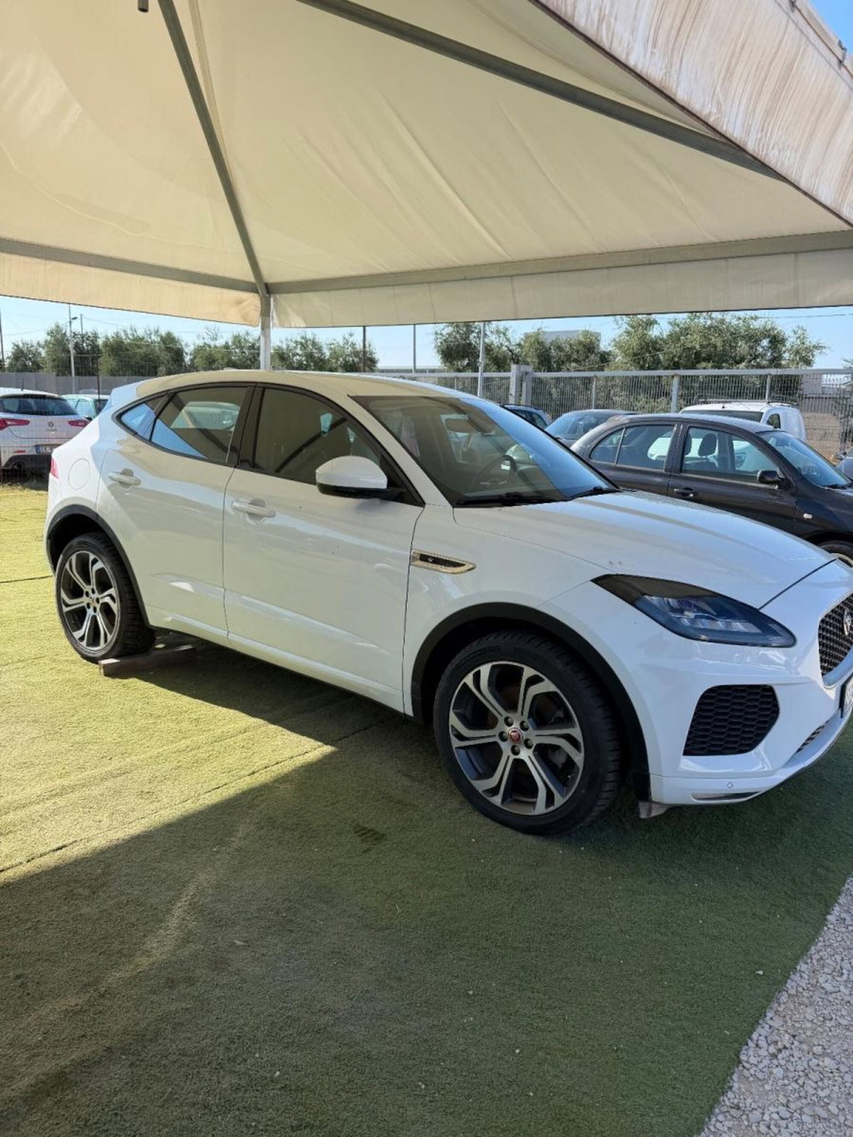 Jaguar E-Pace 2.0D 180 CV AWD R-Dynamic SE (2)