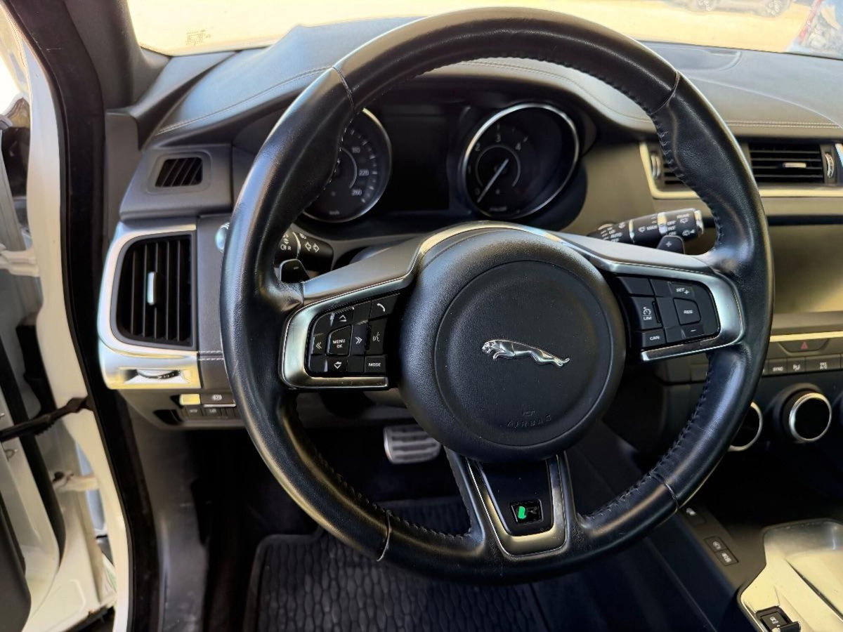 Jaguar E-Pace 2.0D 180 CV AWD R-Dynamic SE (10)