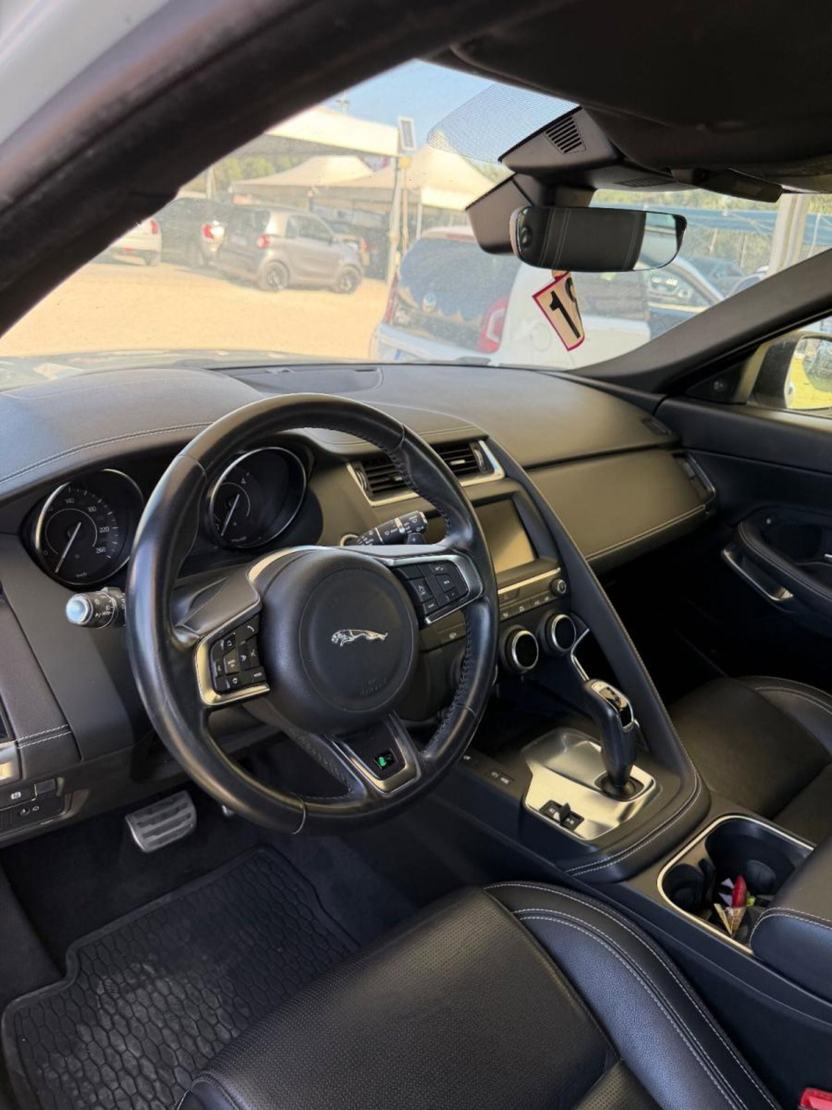 Jaguar E-Pace 2.0D 180 CV AWD R-Dynamic SE (11)