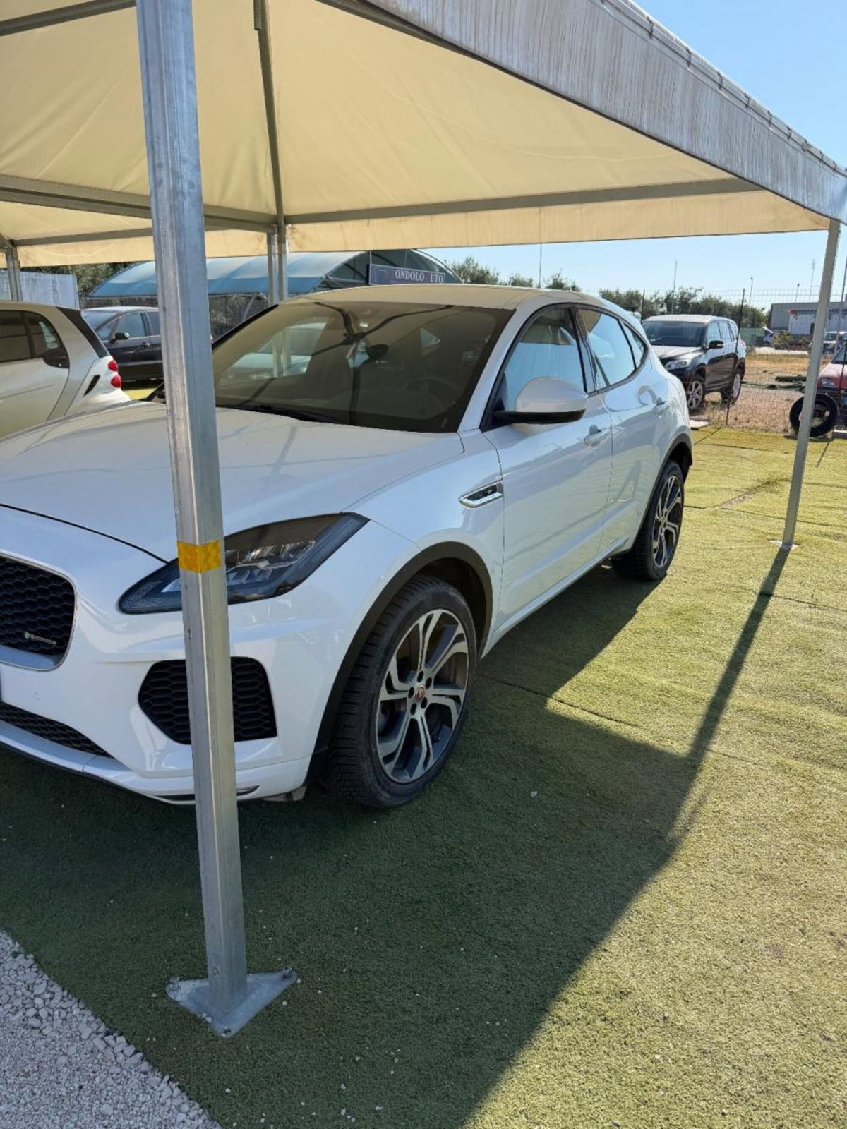 Jaguar E-Pace 2.0D 180 CV AWD R-Dynamic SE (3)