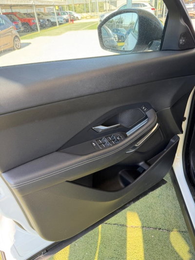 Jaguar E-Pace 2.0D 180 CV AWD R-Dynamic SE (4)
