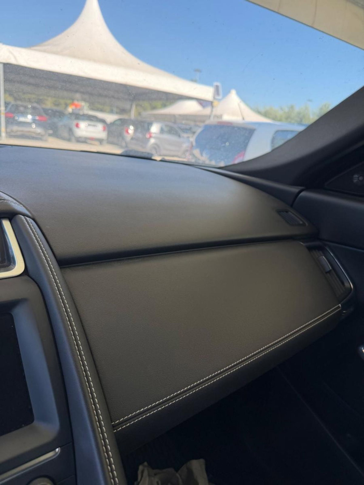 Jaguar E-Pace 2.0D 180 CV AWD R-Dynamic SE (7)