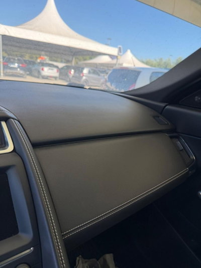 Jaguar E-Pace 2.0D 180 CV AWD R-Dynamic SE (7)