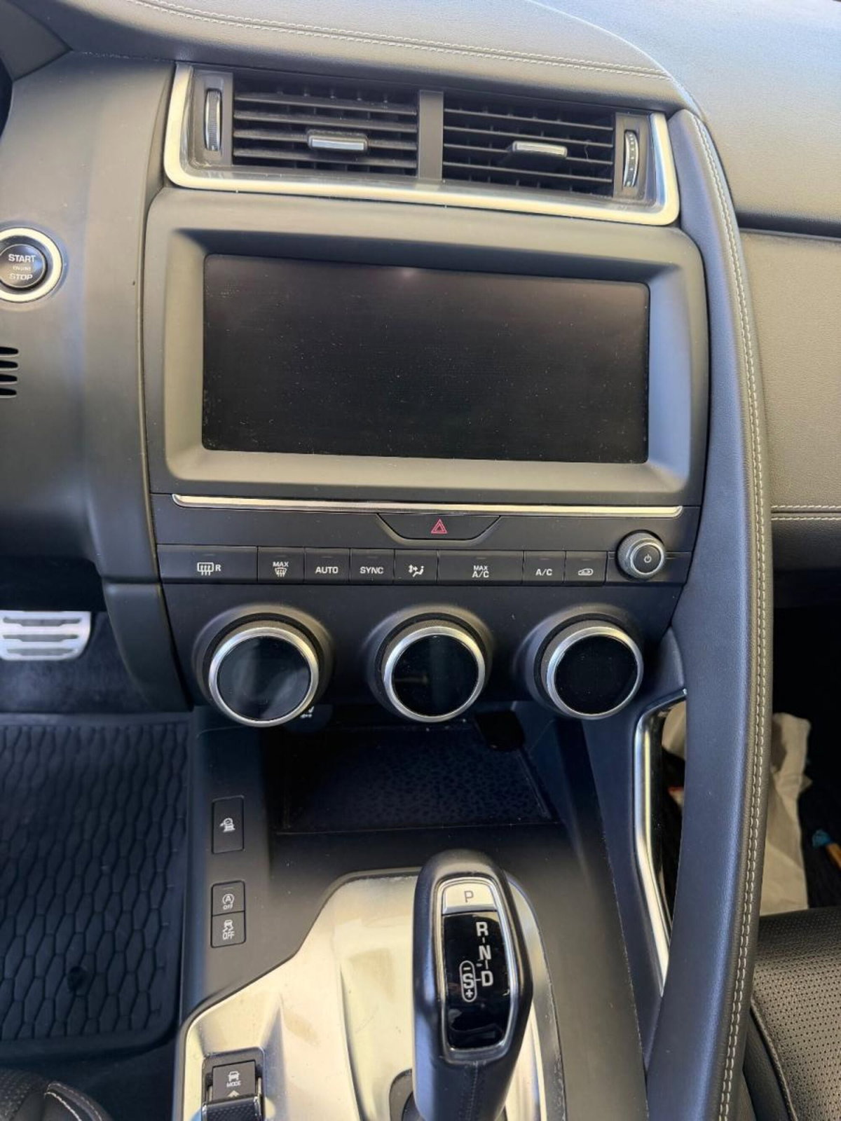 Jaguar E-Pace 2.0D 180 CV AWD R-Dynamic SE (8)