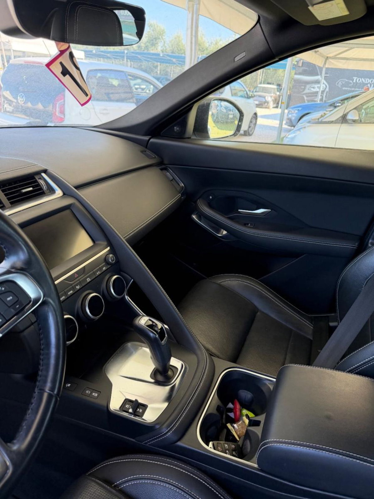 Jaguar E-Pace 2.0D 180 CV AWD R-Dynamic SE (9)
