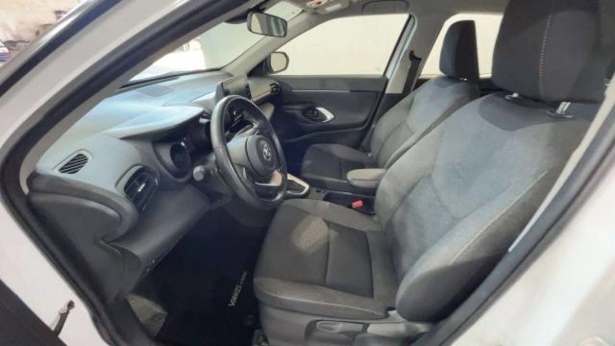 Toyota Yaris Cross 1.5h GR Sport Black Sky fwd 116cv e-cvt (9)