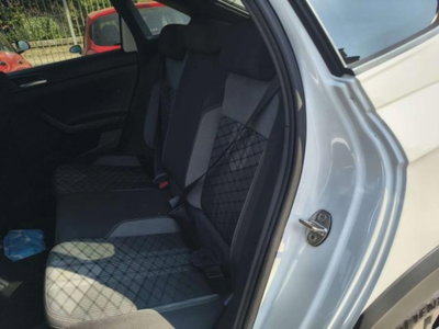 Volkswagen Taigo 1.0 TSI 110 CV DSG R-Line (4)