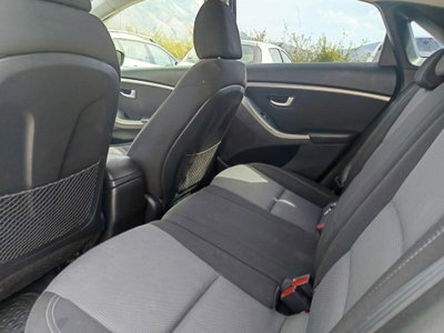 Hyundai i30 1.6 CRDi 5p. Comfort (12)