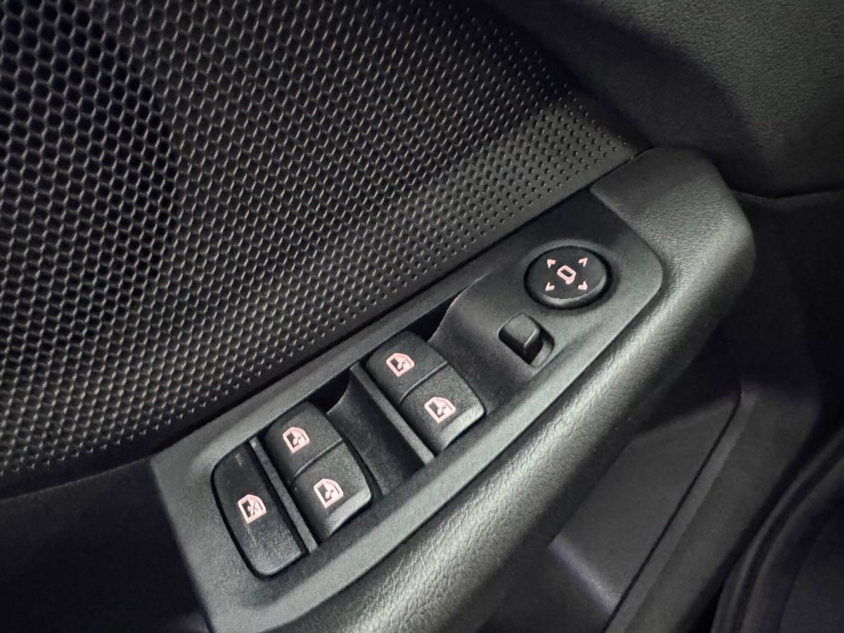 BMW Serie 1 116d 5p. Sport (16)