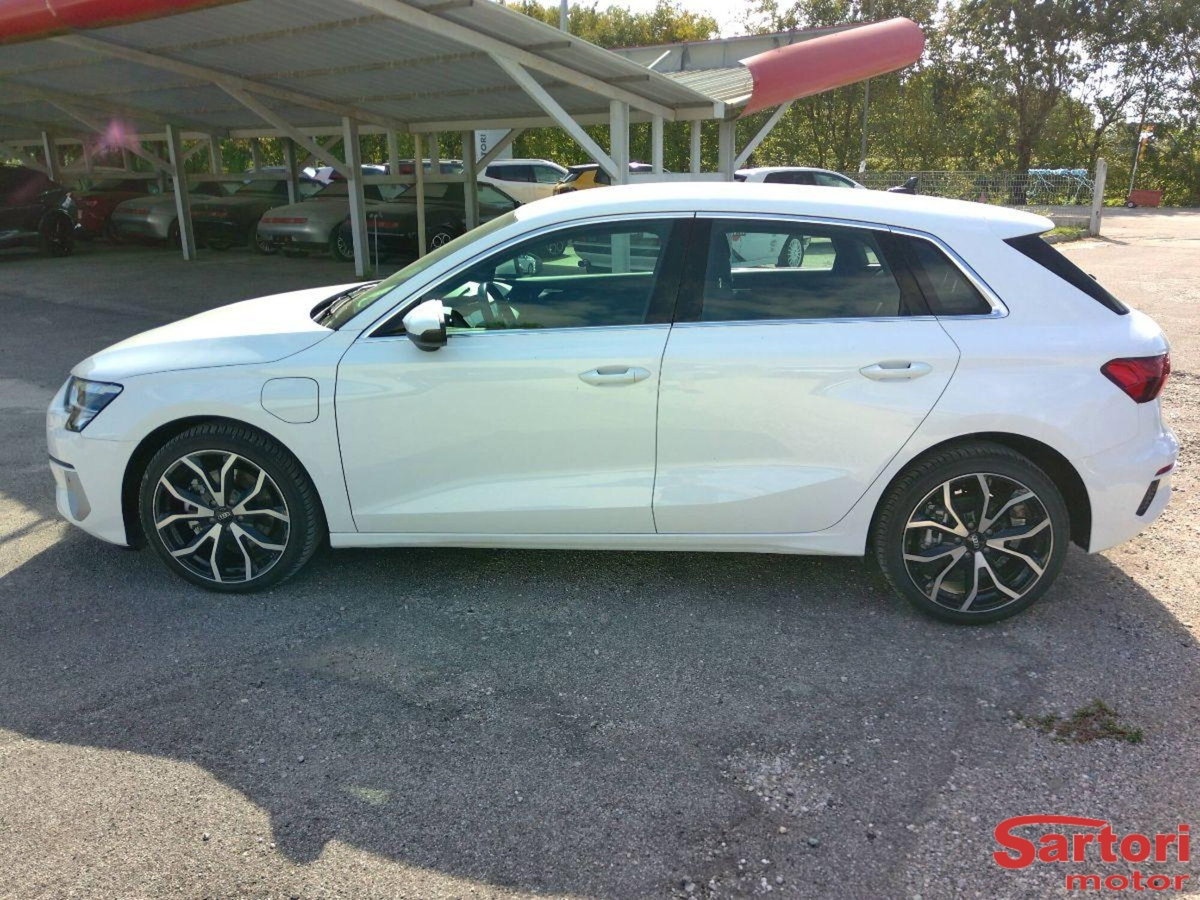 Audi A3 Sportback 40 TFSI e S tronic Business Advanced (4)