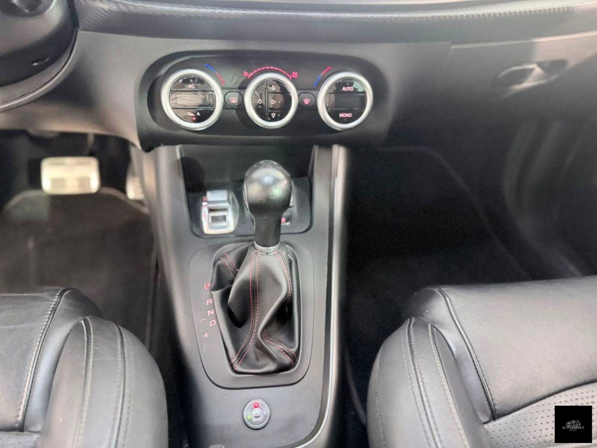 Alfa Romeo Giulietta 1.4 Turbo multiair Sprint 170cv tct (14)