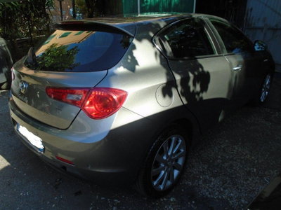 Alfa Romeo Giulietta 1.4 Turbo multiair Exclusive 170cv (5)