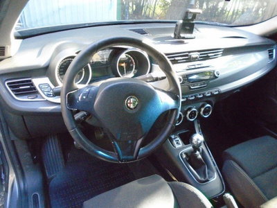 Alfa Romeo Giulietta 1.4 Turbo multiair Exclusive 170cv (9)