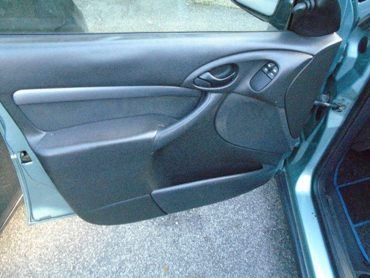 Ford Focus 1.8 TDCi (100CV) cat 5p. Zetec (7)