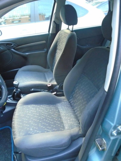 Ford Focus 1.8 TDCi (100CV) cat 5p. Zetec (9)