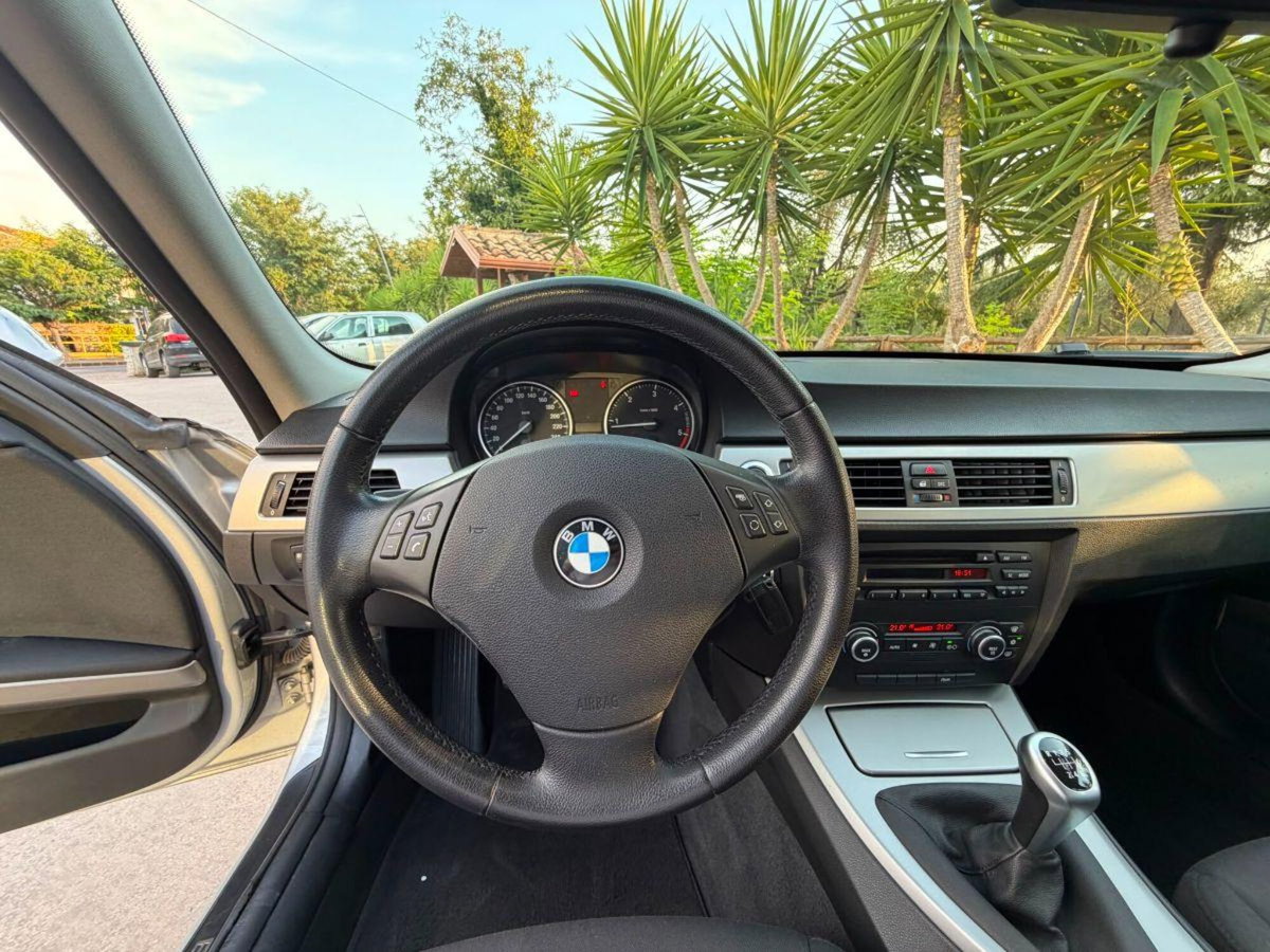 BMW Serie 3 Touring 320d cat  Futura (13)