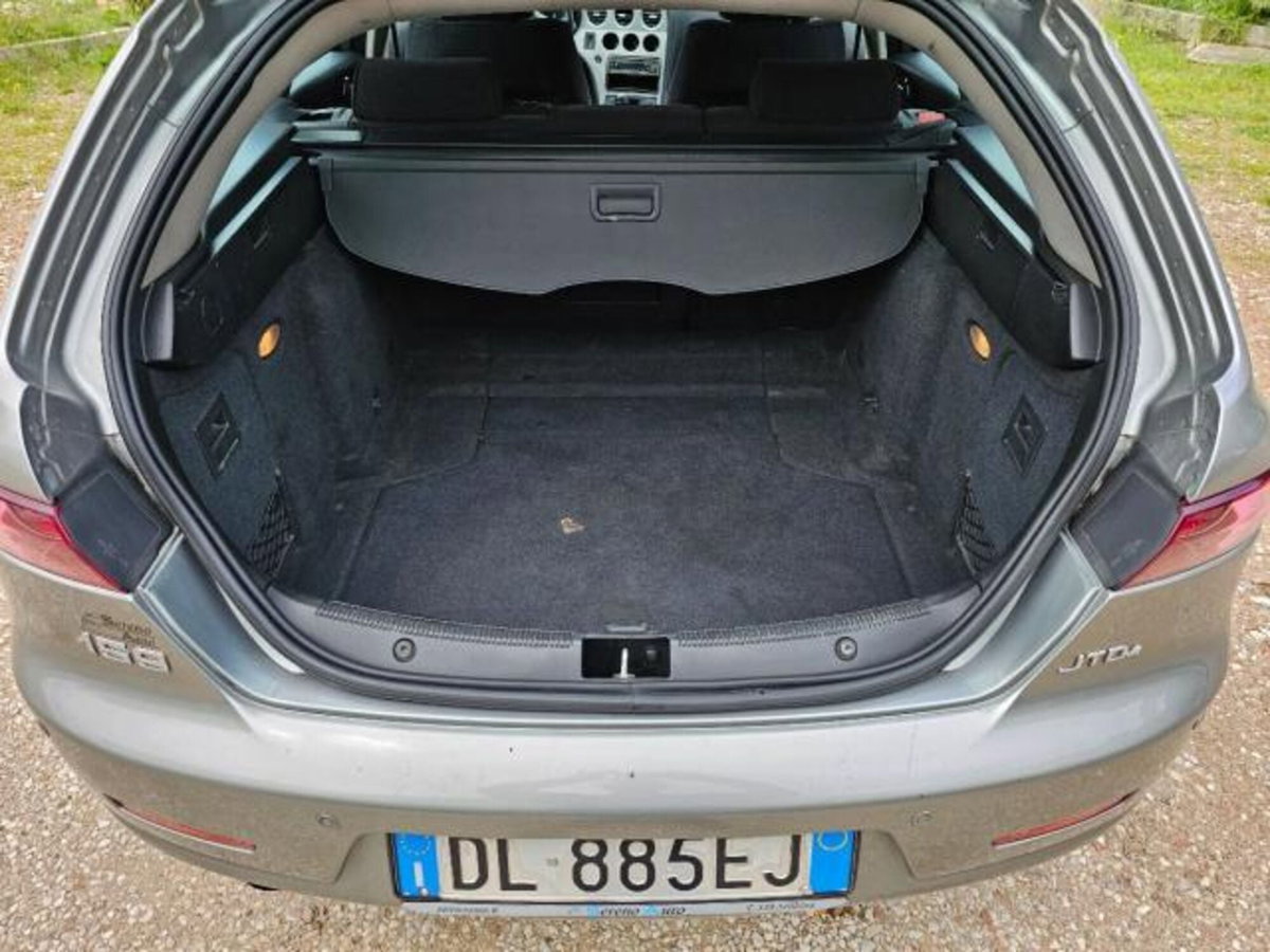 Alfa Romeo 159 SportWagon 1.9 JTDm 16V Sportwagon Progression (18)