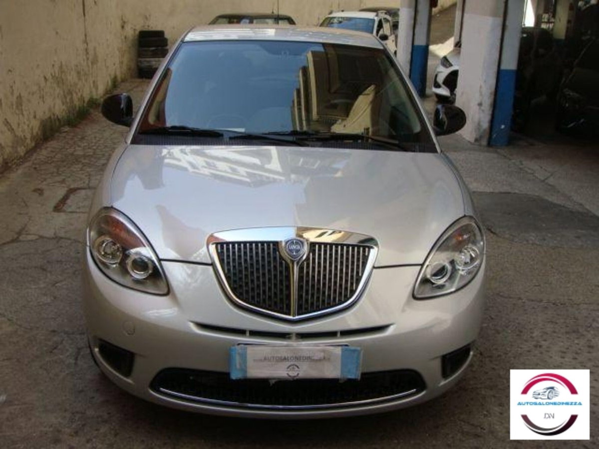 Lancia Ypsilon 1.2 69 CV Platinum (3)
