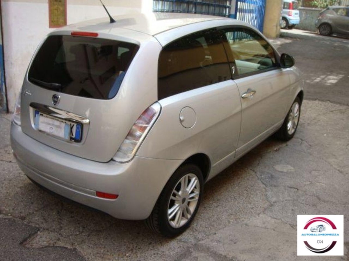 Lancia Ypsilon 1.2 69 CV Platinum (4)
