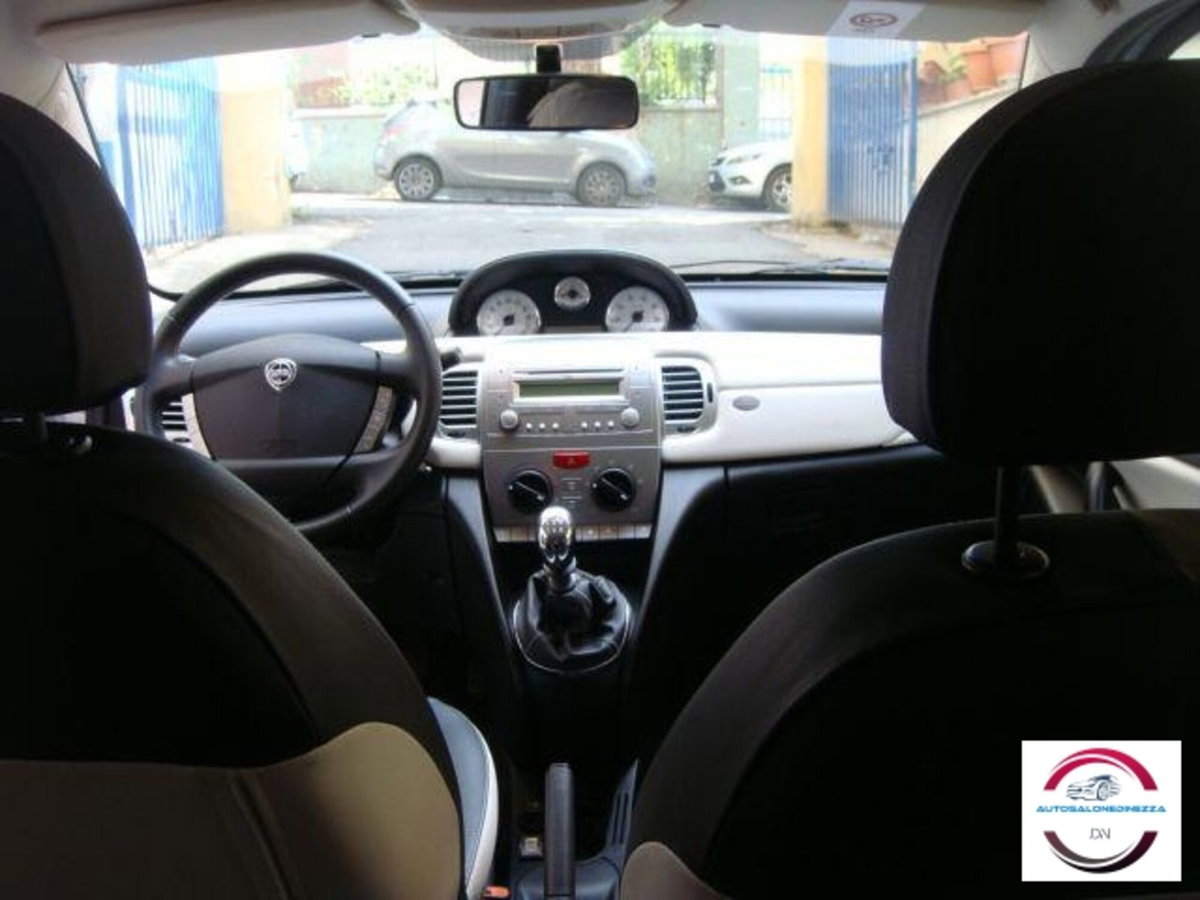 Lancia Ypsilon 1.2 69 CV Platinum (9)