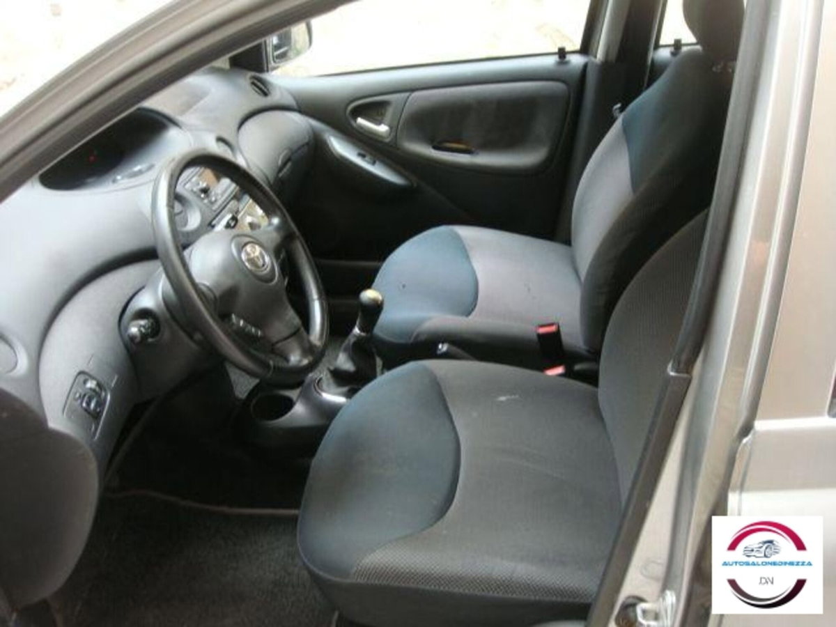 Toyota Yaris 16V cat 5 porte Sol (10)