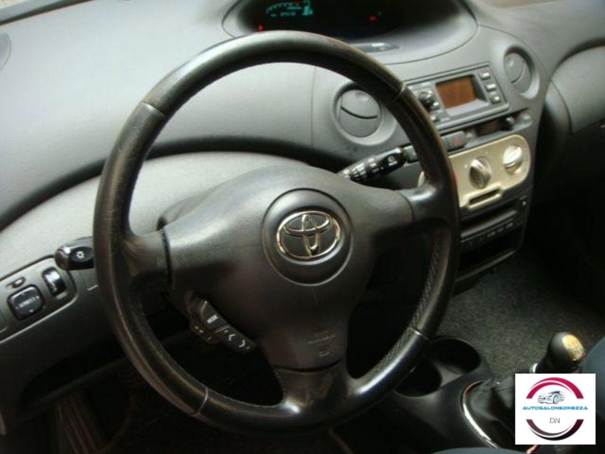 Toyota Yaris 16V cat 5 porte Sol (11)