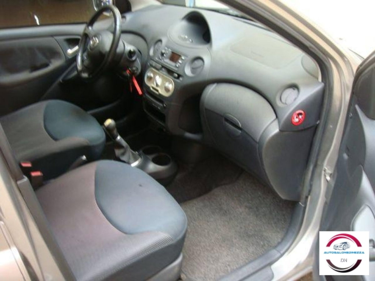 Toyota Yaris 16V cat 5 porte Sol (13)